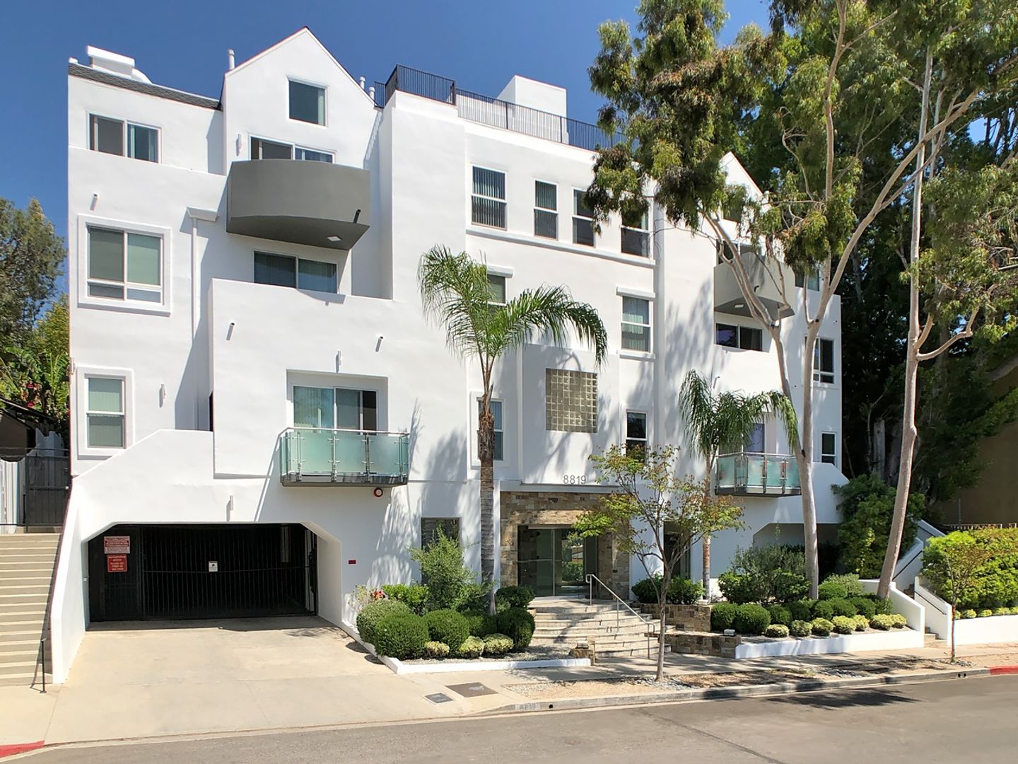 West Hollywood Apartment: 8819 Harratt St.