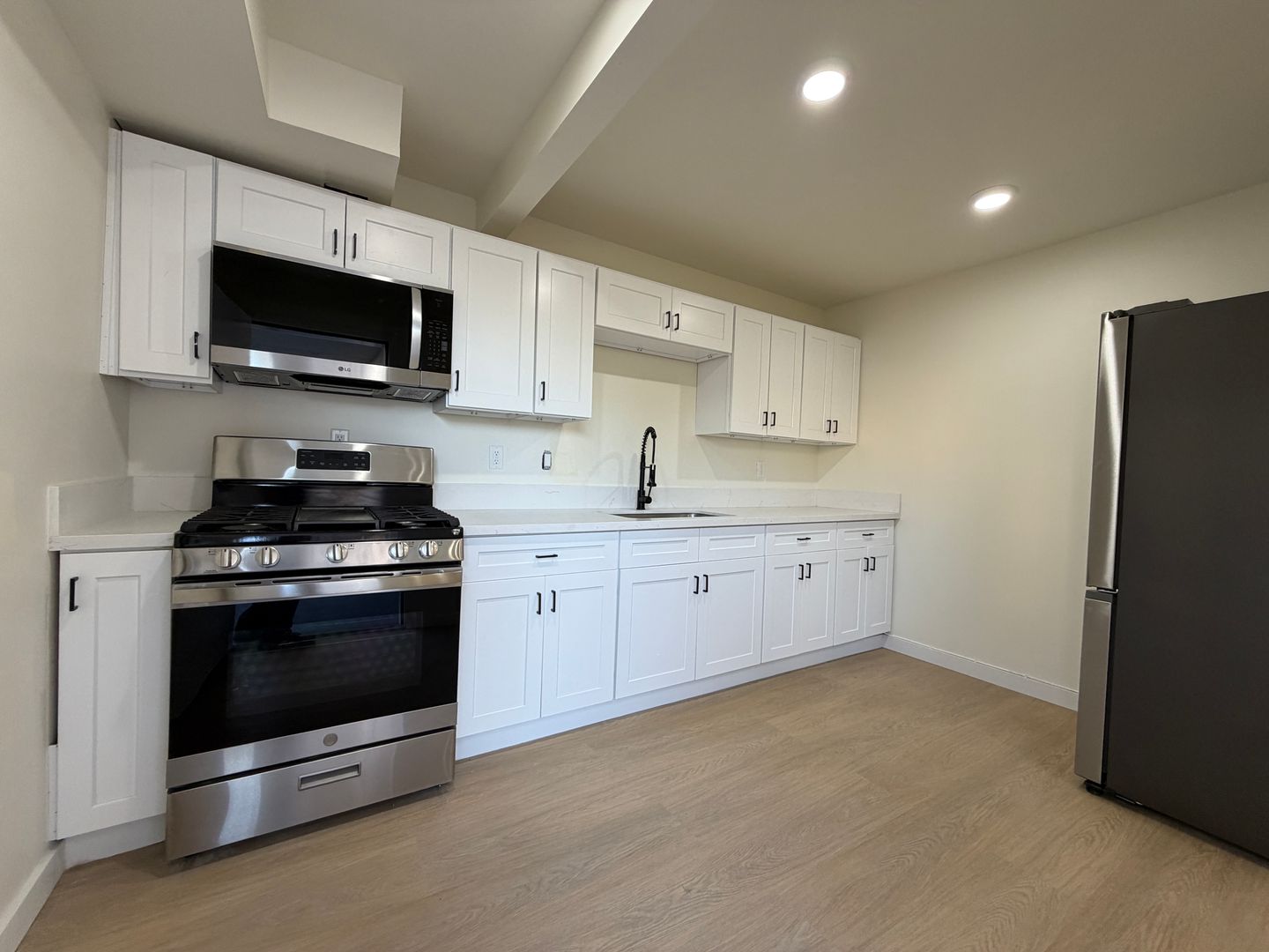 Los Angeles Apartment: 6079 La Prada St