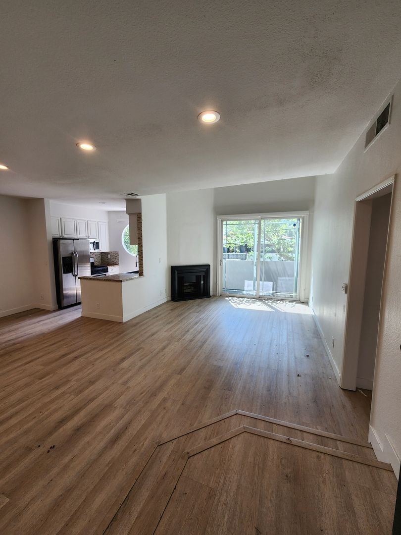 Sherman Oaks Apartment: 14625 Dickens St.