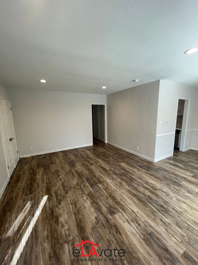 Los Angeles Apartment: 2592 Armacost Ave.