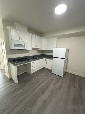 Move-In Ready 1-Bedroom Apartment – Great LA Location! – photo 1