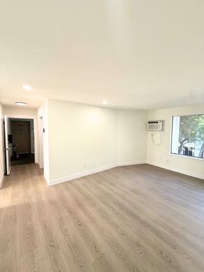 Bright & Stylish 2B/1B Apartment in North Hollywood! ***ONE MONTH FREE + $1,000 SECURITY DEPOSIT- on approved credit *** – photo 1
