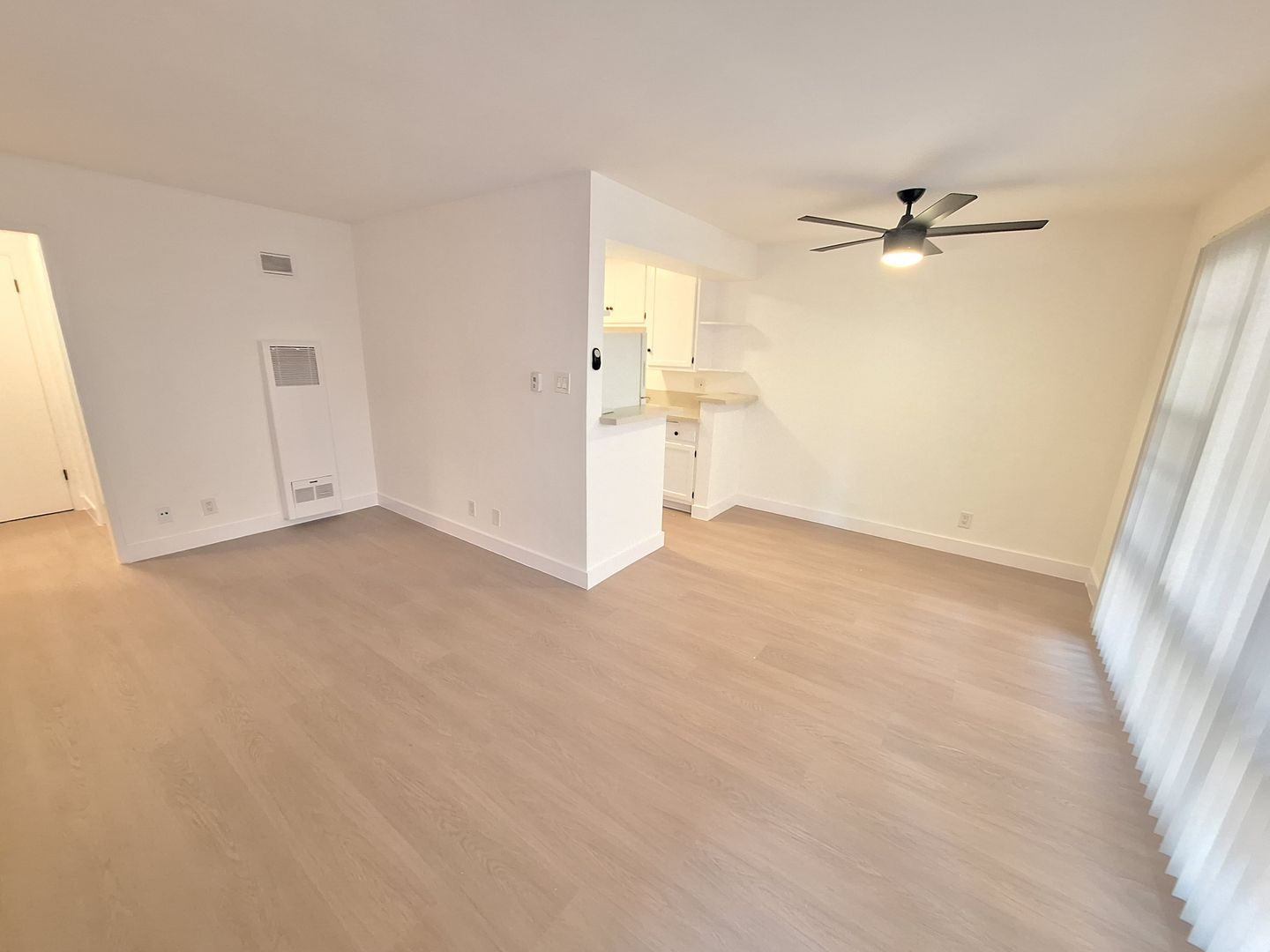 Los Angeles Apartment: 428 S Sherbourne Dr.