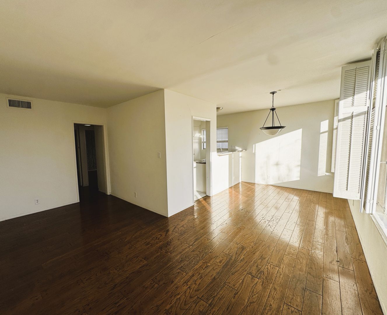 Beverly Hills Apartment: 337 S Elm Dr.