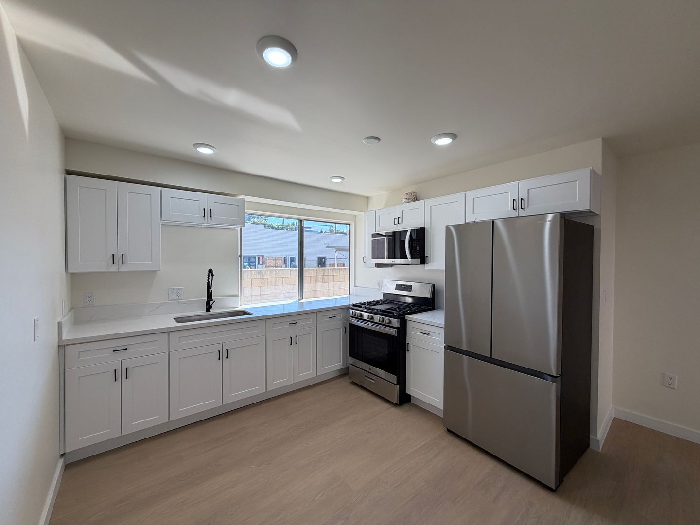 Los Angeles Apartment: 6079 La Prada St