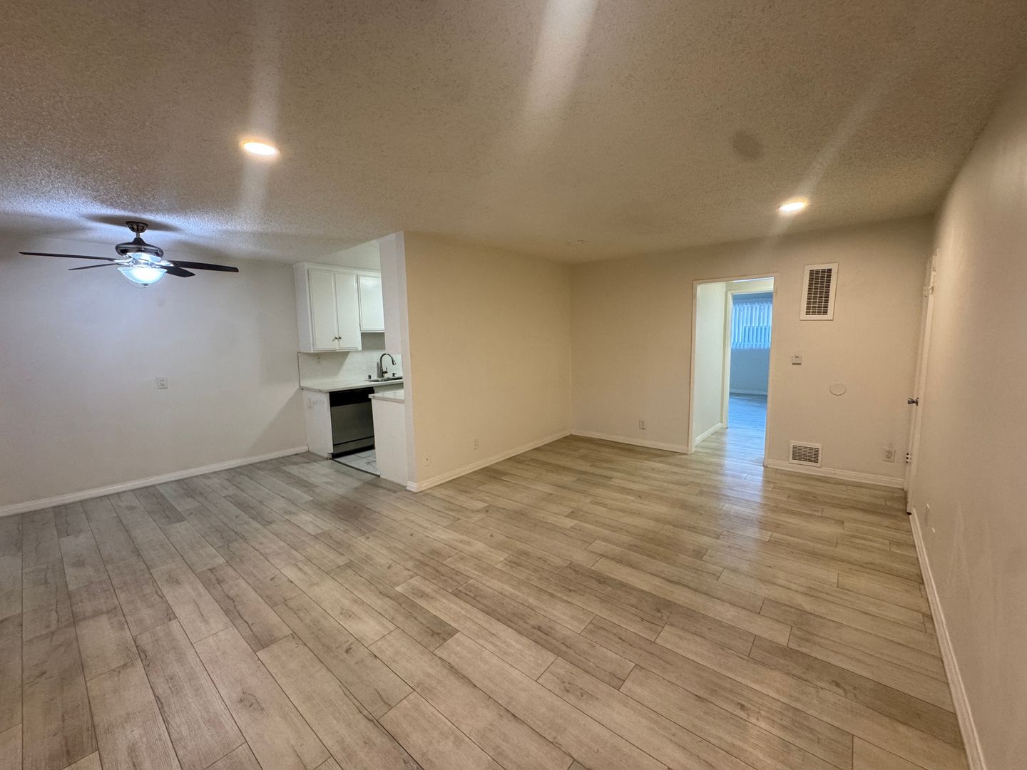 Santa Monica Apartment: 1041 9th St.