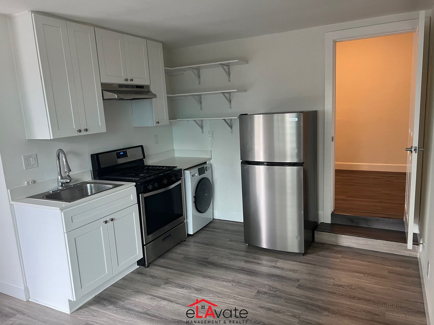 Los Angeles Apartment: 7006 Lanewood Ave.