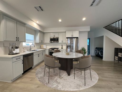 Gorgeous Brand New 3 Bedroom 3 Bathroom Two Story Townhome Apartment! – photo 1