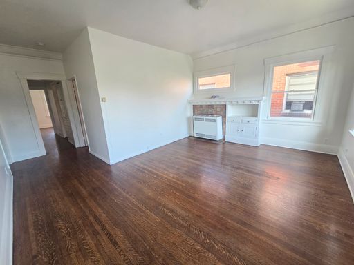 MOVE IN SPECIAL! Charming Long Beach Living – Spacious Apartment Near Downtown! – photo 1