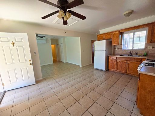 Charming & Spacious 3-Bed, 1-Bath Unit in South Gate!