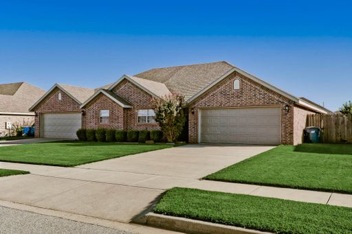 3 Bedroom Duplex in Great Location – photo 1