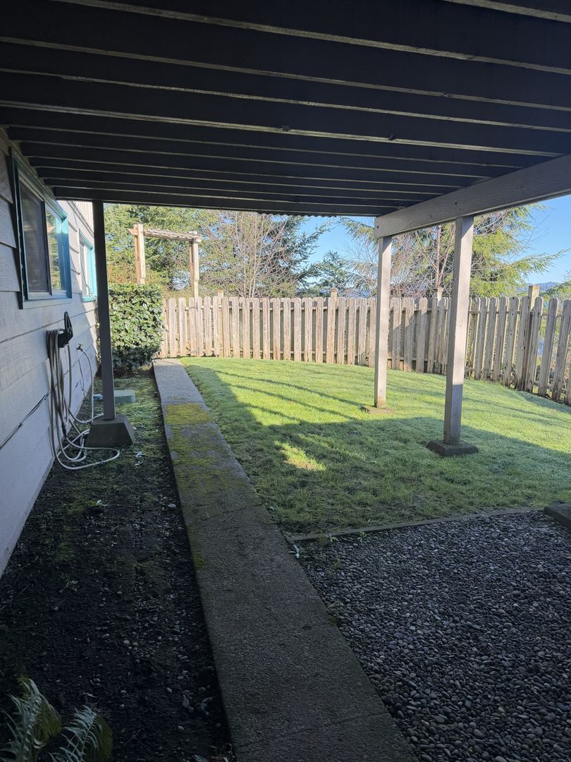 Coos Bay House: 1150 N 5th