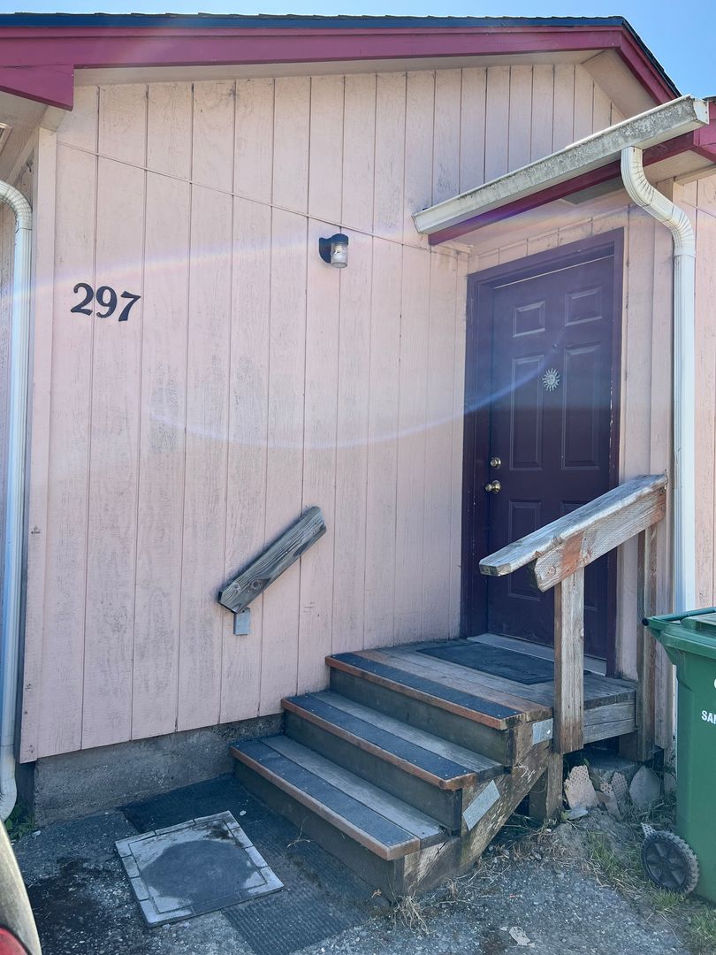 Coos Bay Apartment: 297 S. 9th Court