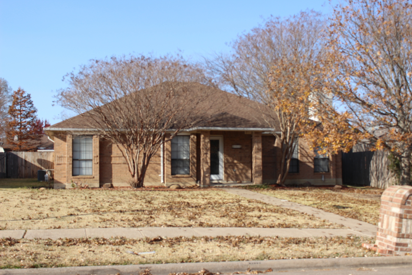 MESQUITE House: 1519 WINDMILL LN