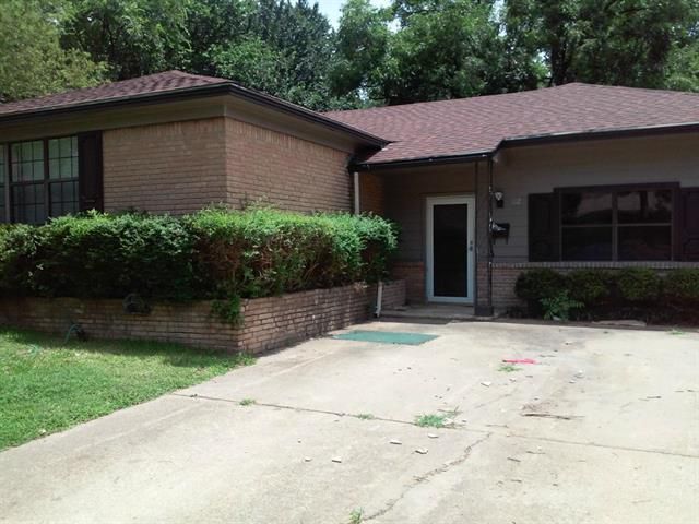 IRVING House: 112 W SCOTLAND DR