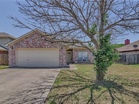 GRAND PRAIRIE House: 249 MOONBEAM LANE