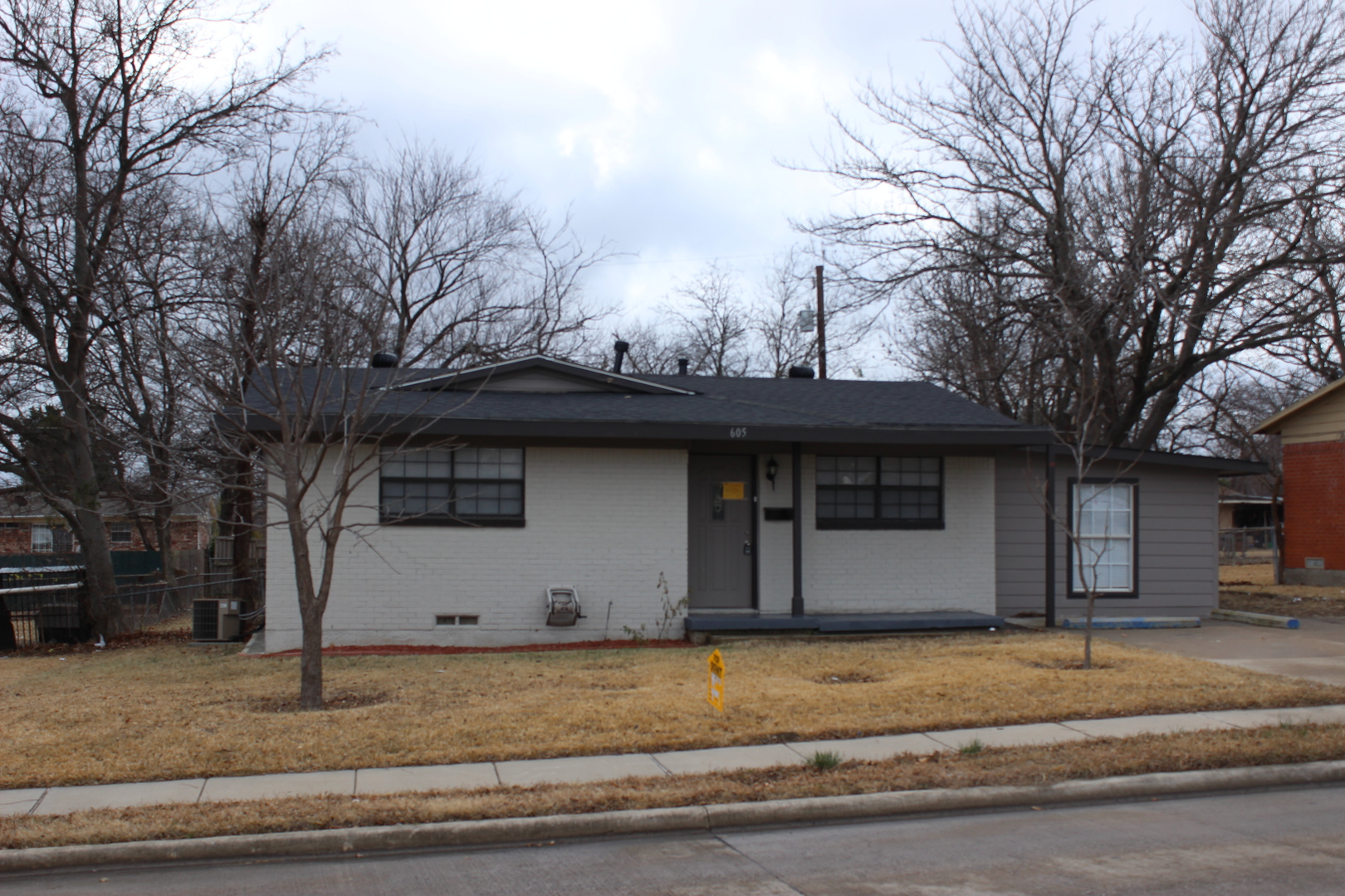 GARLAND House: 605 E MILLER RD