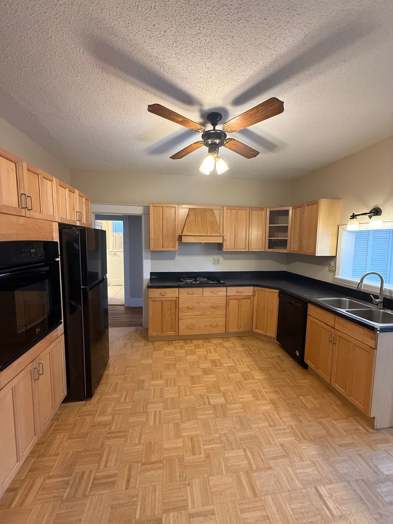 Memphis House: 1859 Mignon Ave