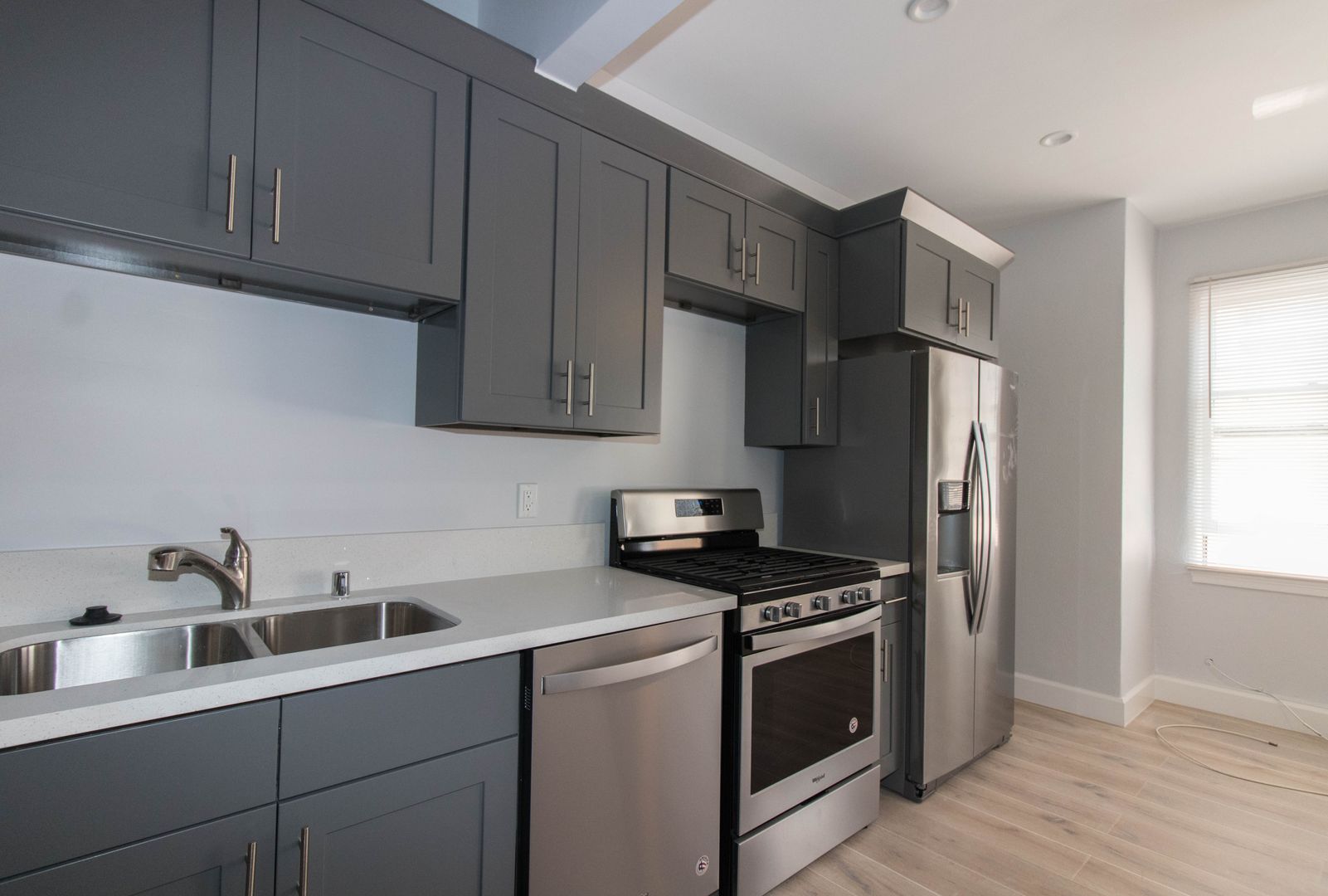 Long Beach Apartment: 3700 East Broadway