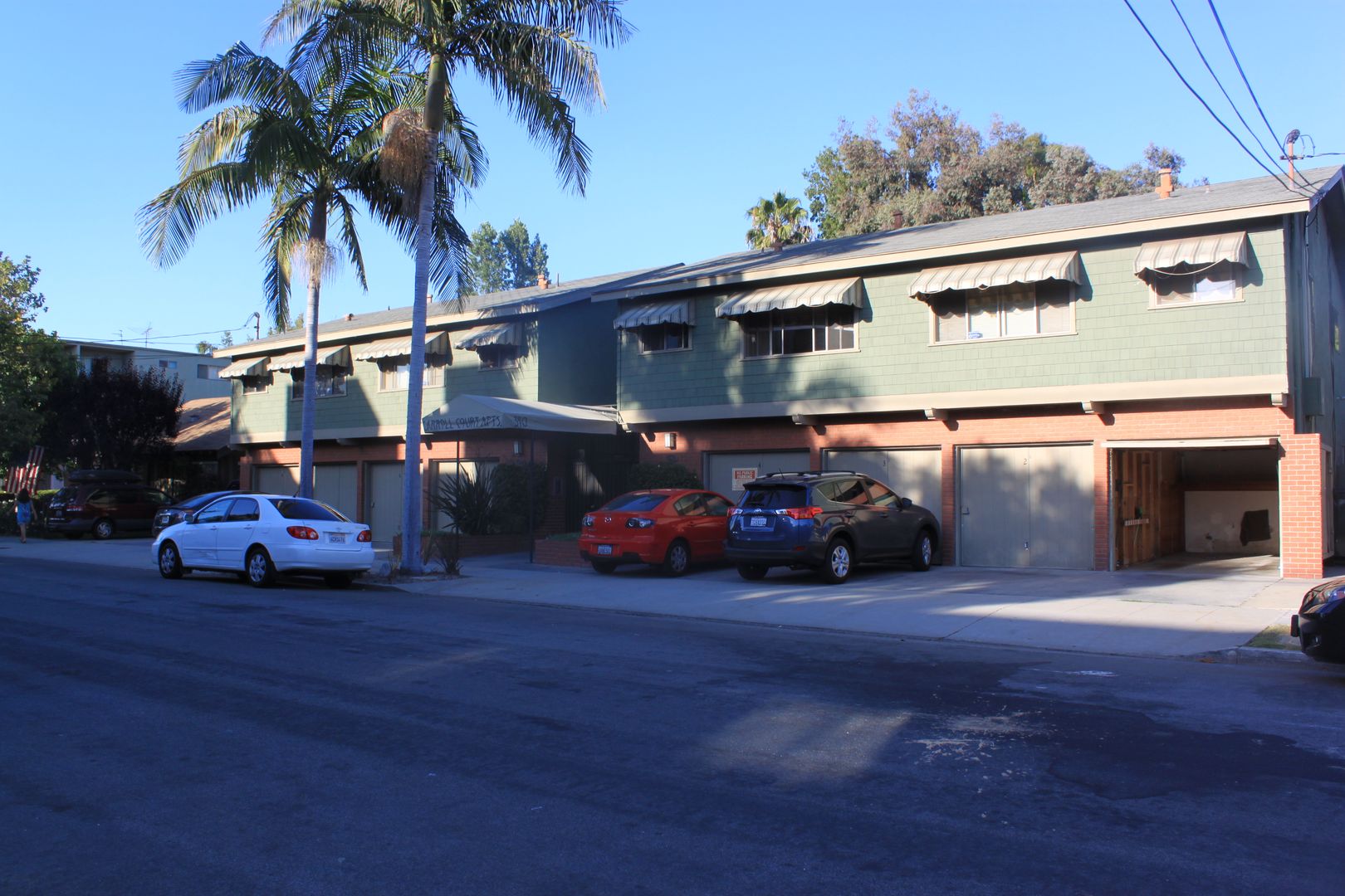 Long Beach Apartment: 350 Wisconsin Avenue