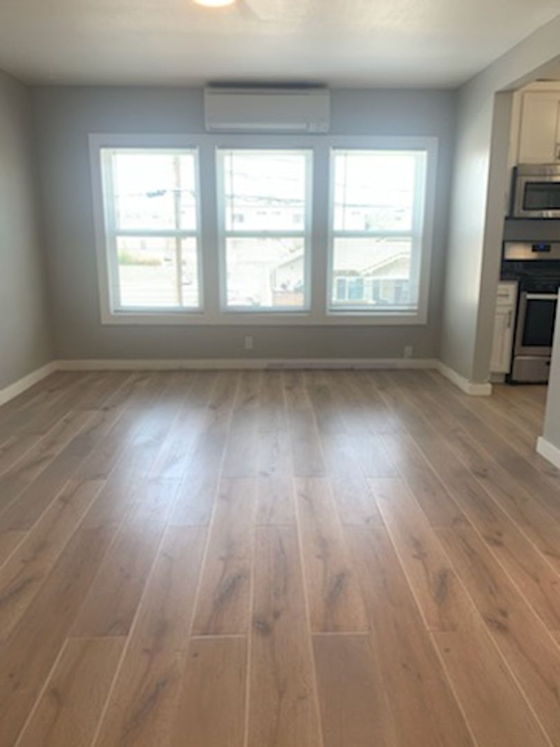 Long Beach Apartment: 1026 Ximeno Avenue