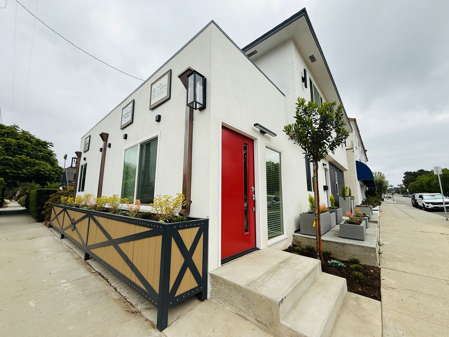 Long Beach Apartment: 4531 E. Anaheim Street