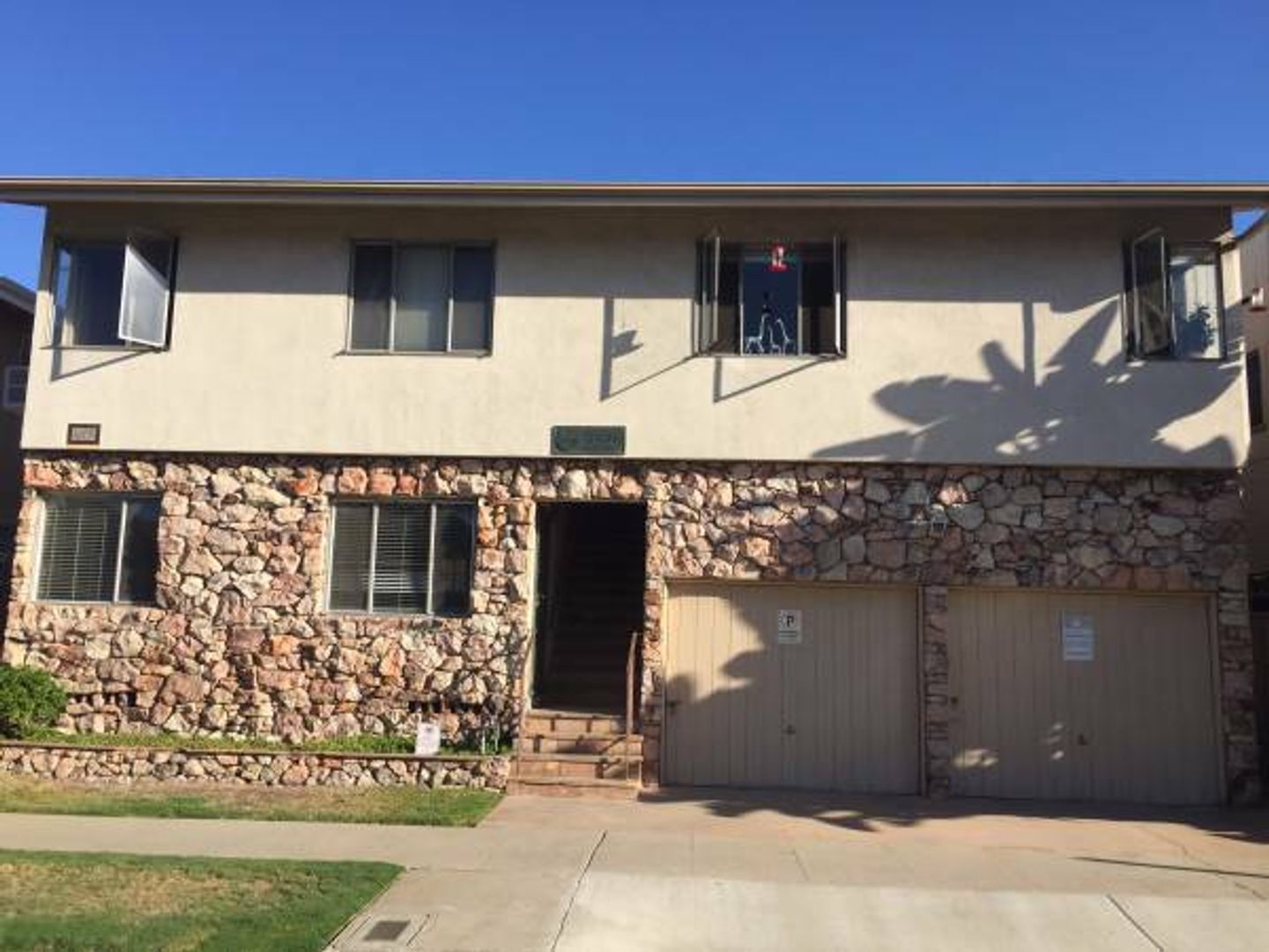 Long Beach Apartment: 1809 East Appleton Street