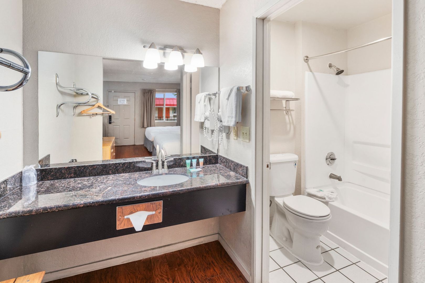 Renton Apartment: 4710 Lake Washington BLVD NE