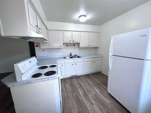 SPACIOUS 2Bedroom/1Bath in the NE Hights, Ready for Immediate Move-In! – photo 1