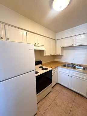 Don't Miss This Beautiful 2-Bedroom Unit in the NE! *MOVE IN READY* – photo 1