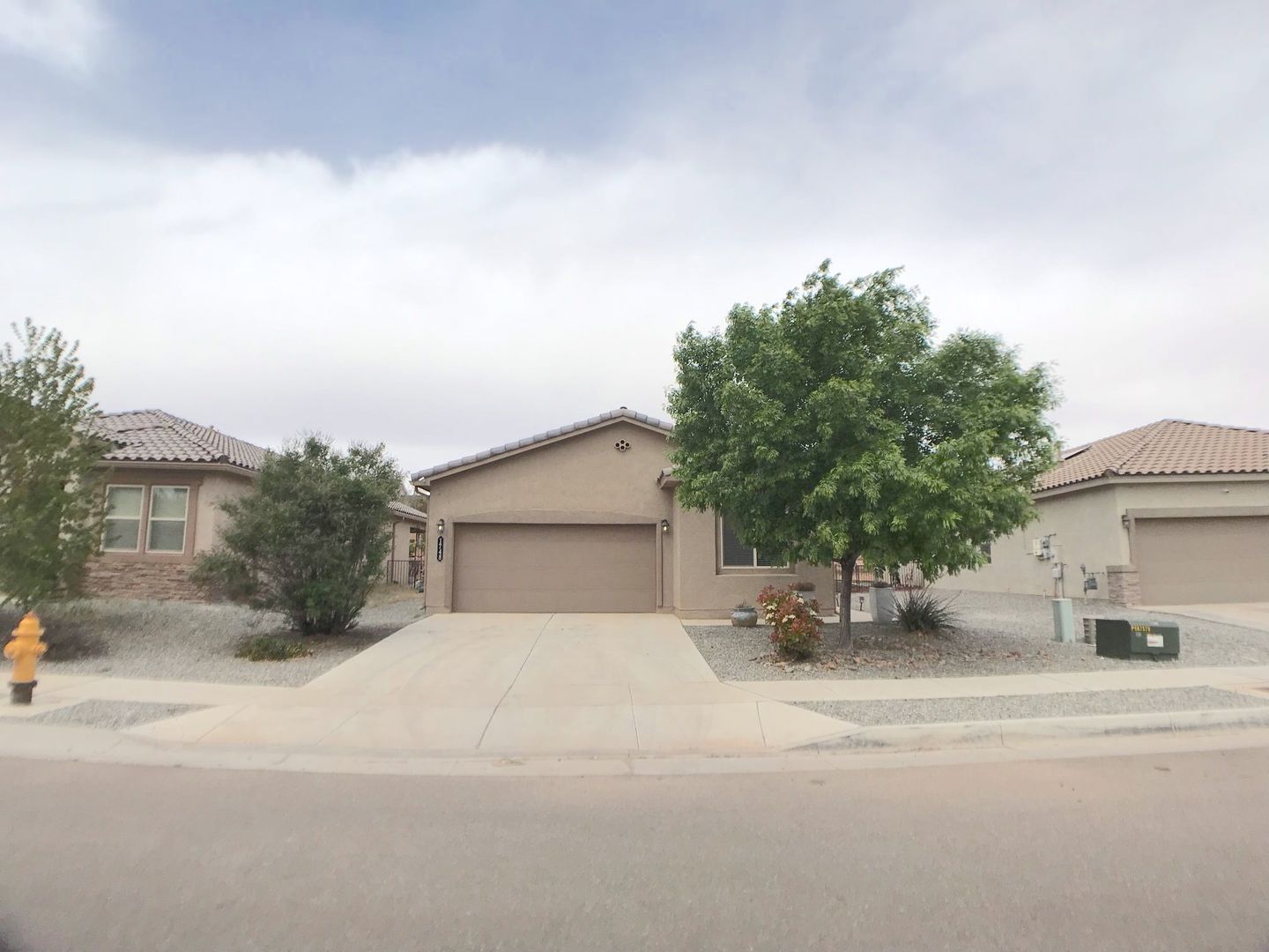 Los Lunas House: 1748 Valle Vista Rd