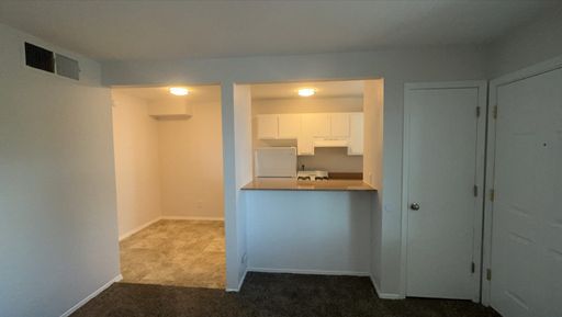 Upgraded 1-Bed Unit – Ready for Move-In! – photo 1