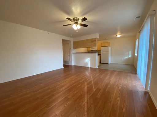 Beautiful 2-Bedroom Unit Refrigerated Air! – photo 1