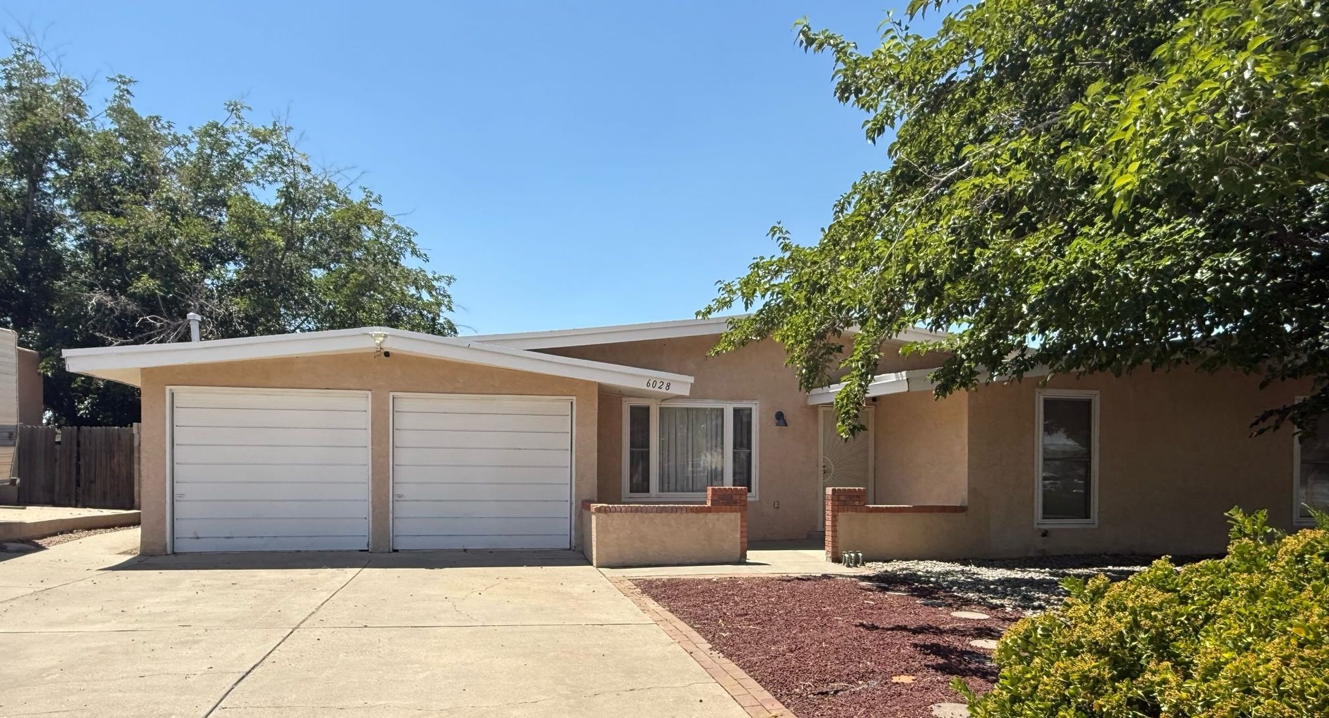 Albuquerque House: 6028 Downey NE