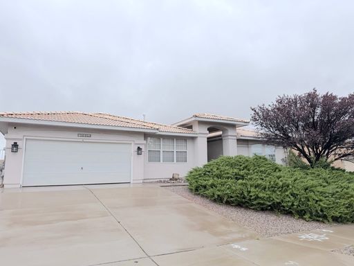 Spacious 4-Bedroom Home in Enchanted Hills – Rio Rancho. Refrigerated Air. Lots of space. – photo 1