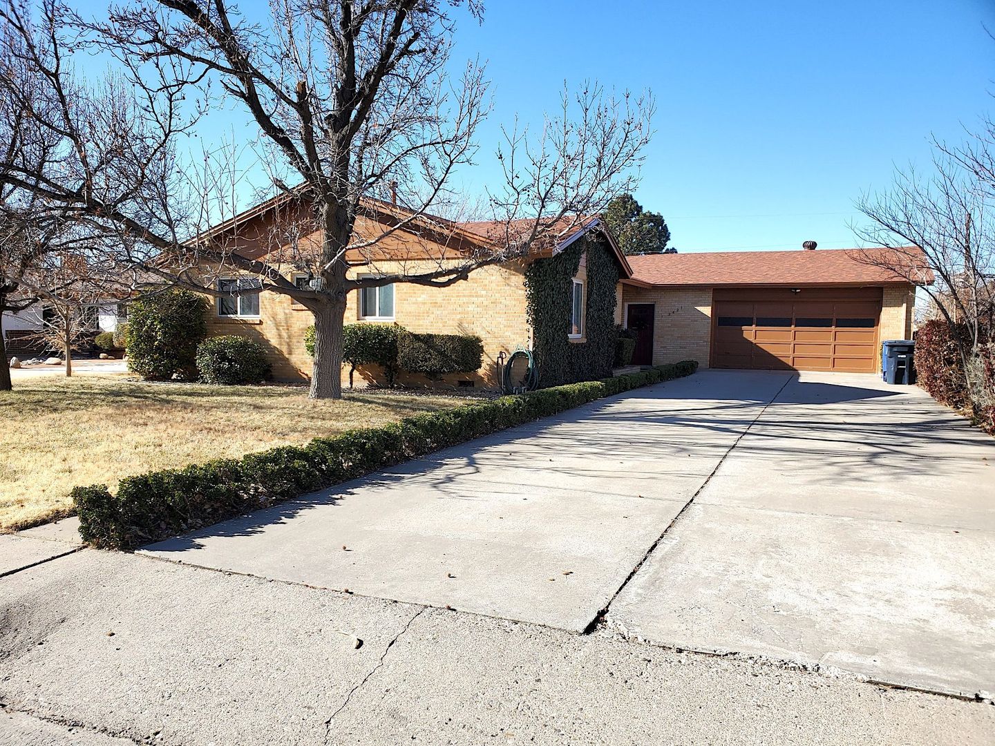 Updated 3 bed 2 bath near UPTOWN! Don't Miss out! Hardwood Floors!