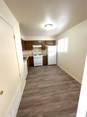 Two Bedroom Unit with Storage! – photo 1