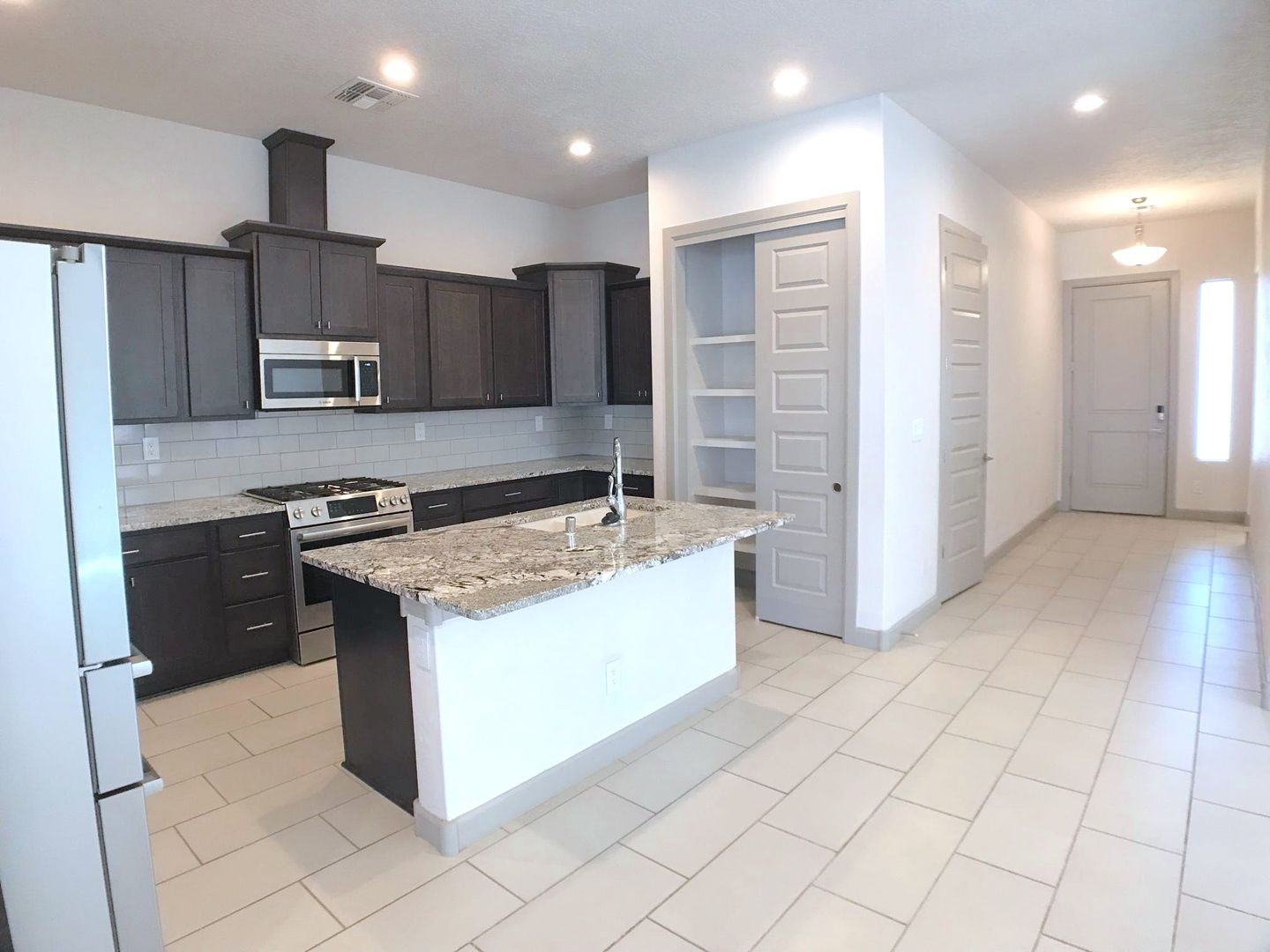 Los Lunas House: 1831 Camino Cantera