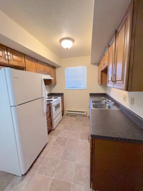 MOVE IN SPECIAL $300.00 0FF FIRST MONTH RENT! – photo 1