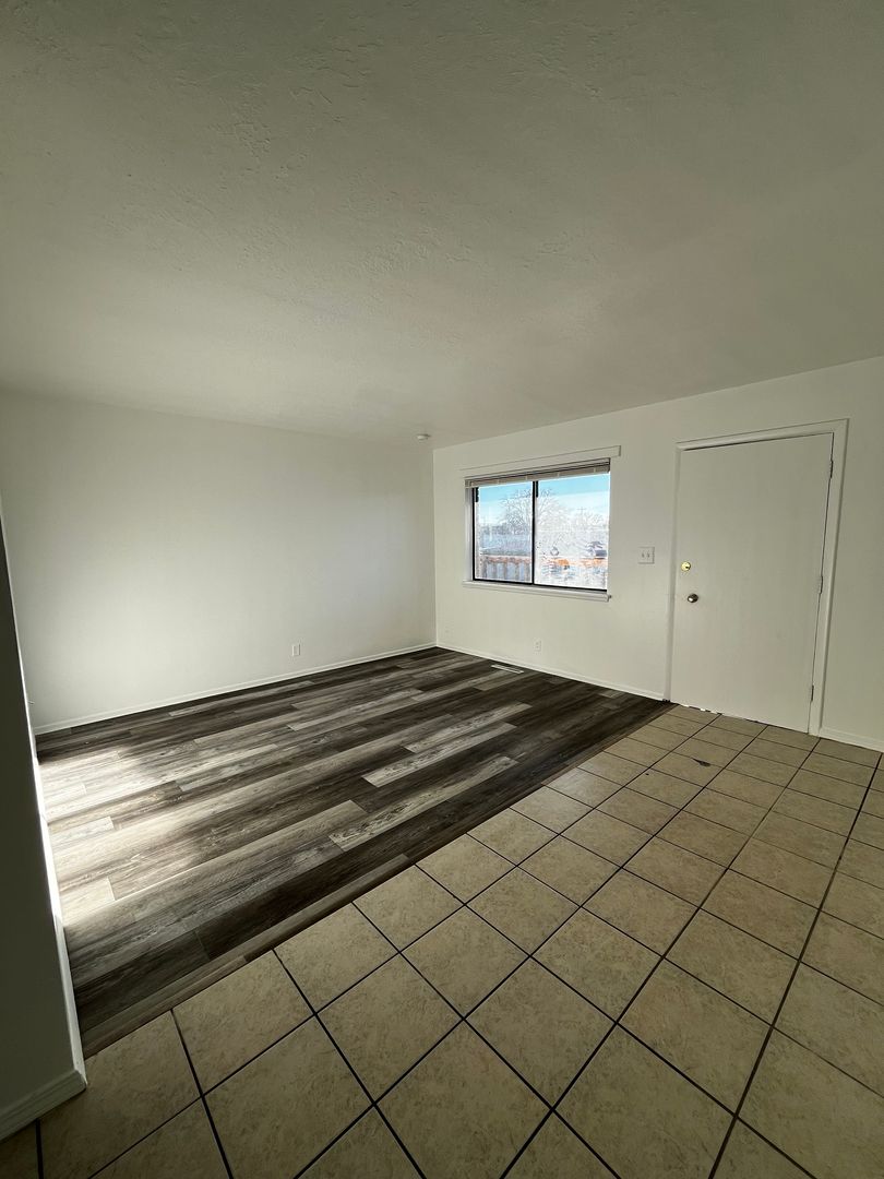 Blackfoot Apartment: 525 W Pacific Street