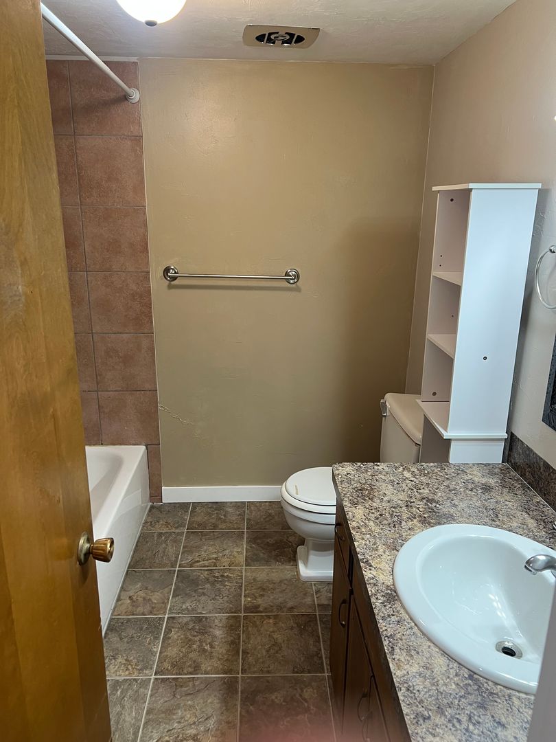 Rigby Apartment: 390 Tall Ave