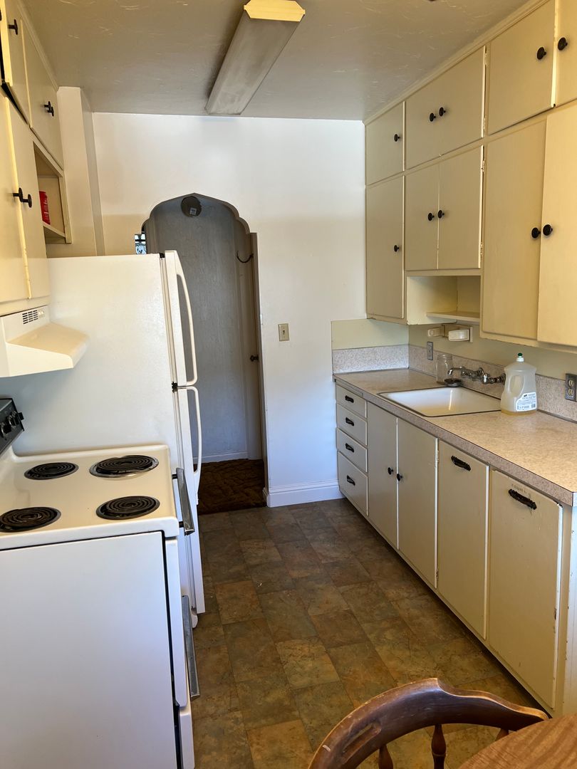 Idaho Falls Apartment: Mound Ave