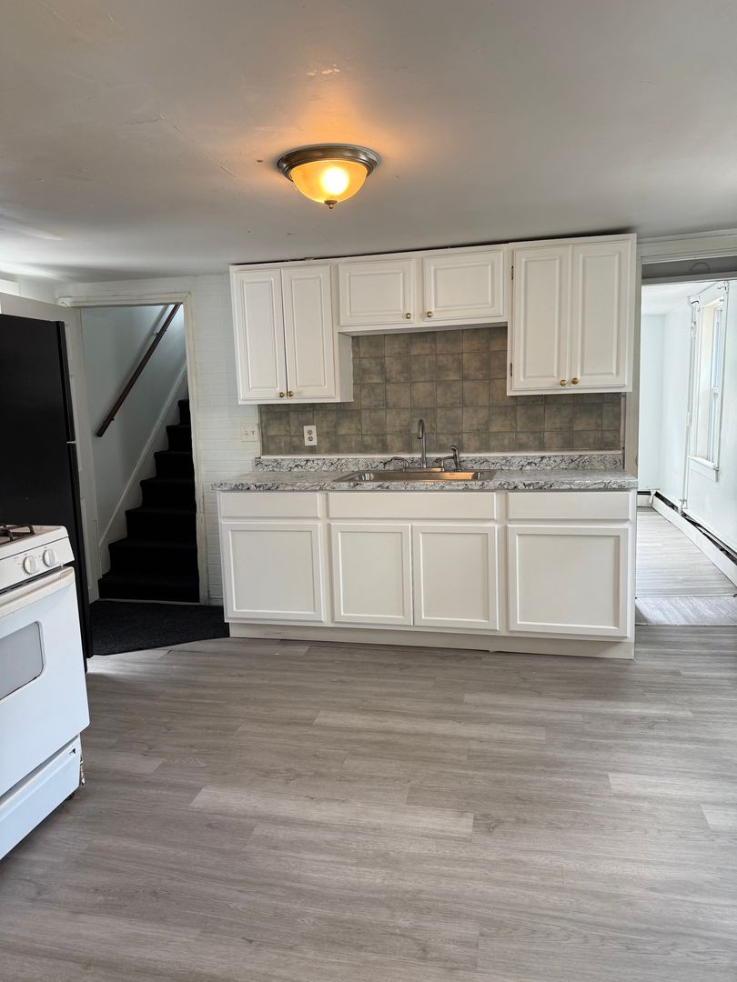 Nashua Apartment: 35 Ash St