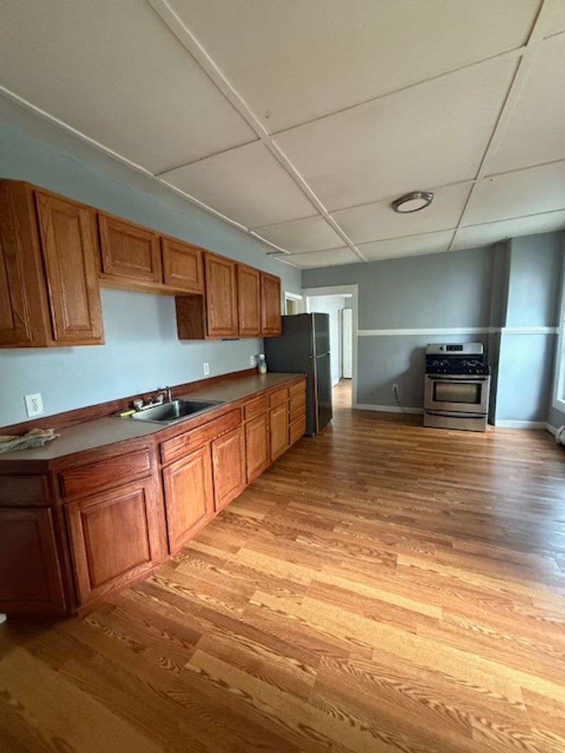 Manchester Apartment: 492-494 Wilson St