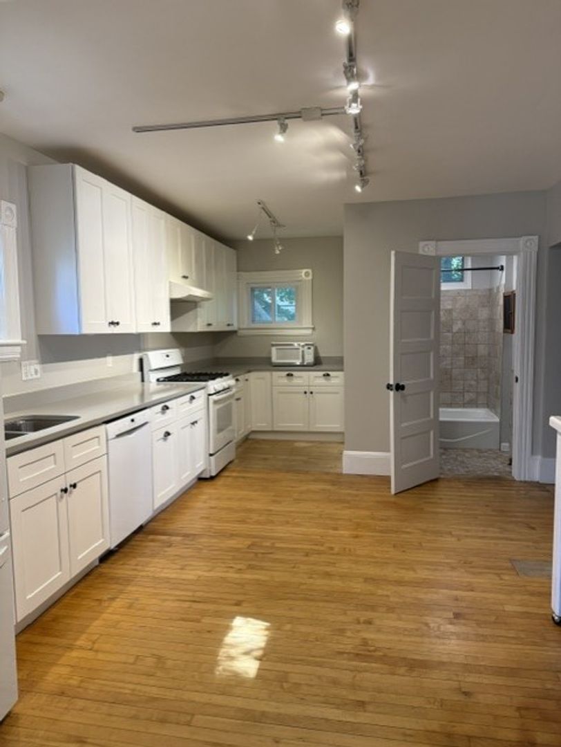 Manchester Apartment: 28-30 Everett St