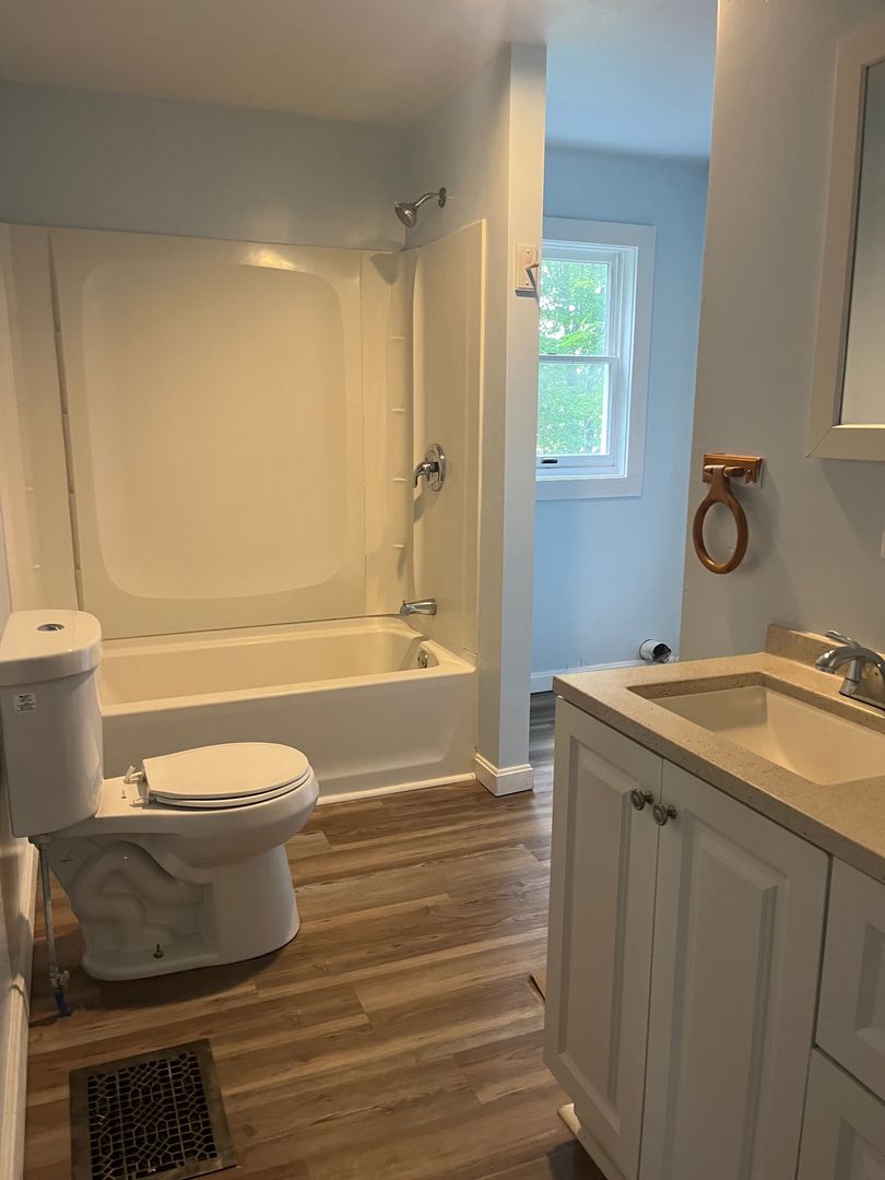 Franklin Apartment: 45 School Street