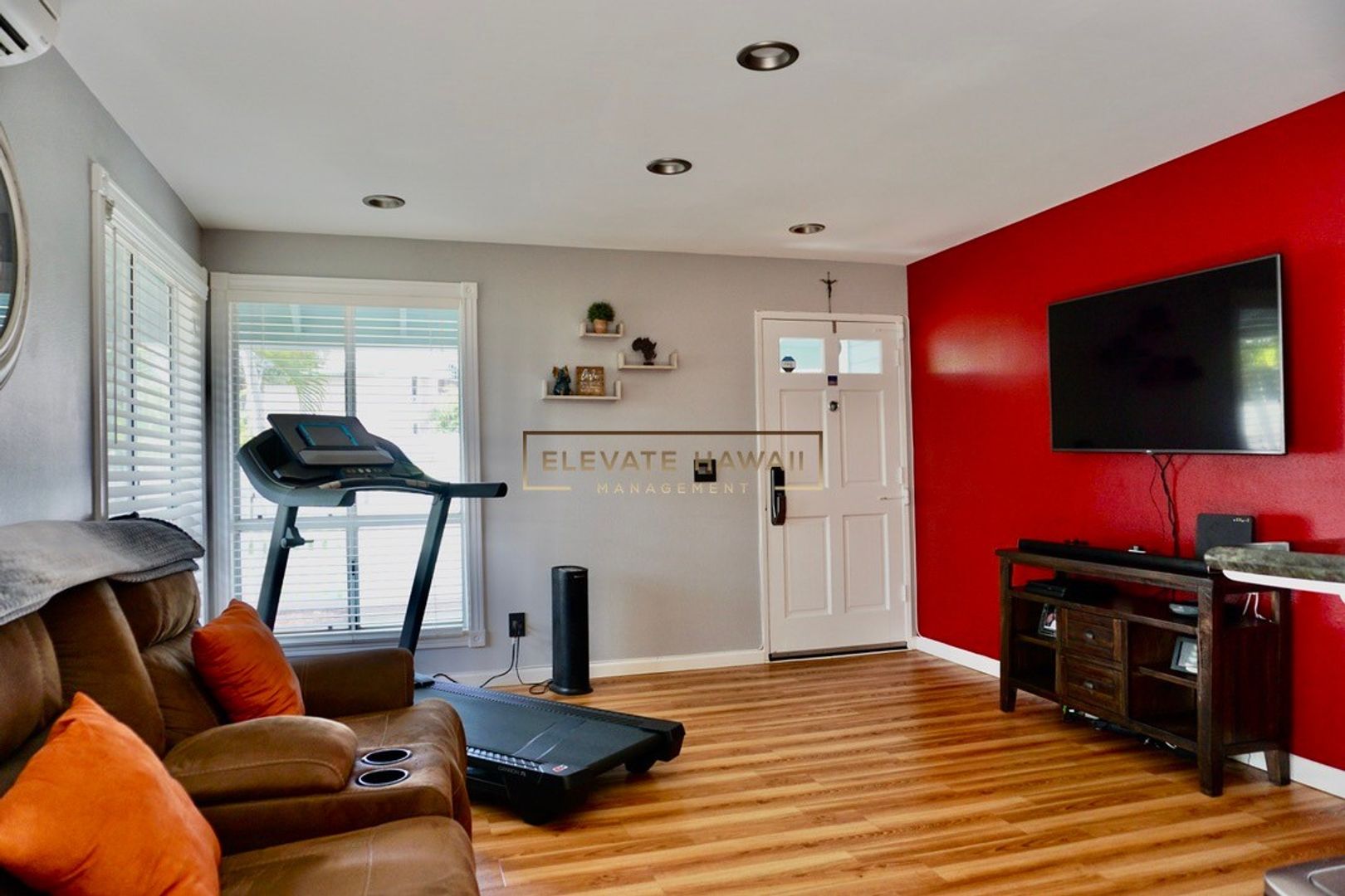 CHARMING & MODERN 2 BED 2 BATH 2 PARKING TOWNHOME IN WAIKELE! 