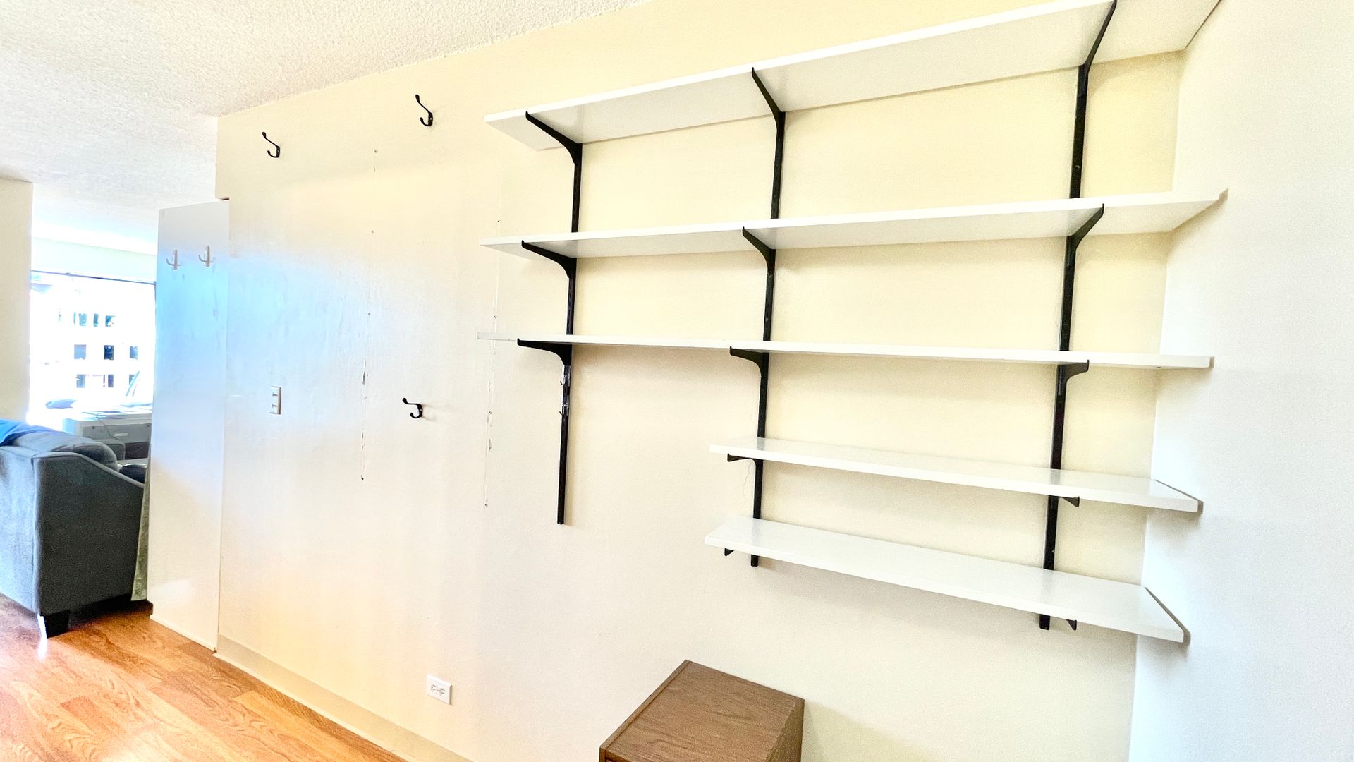 Honolulu House: 818 S King St #906