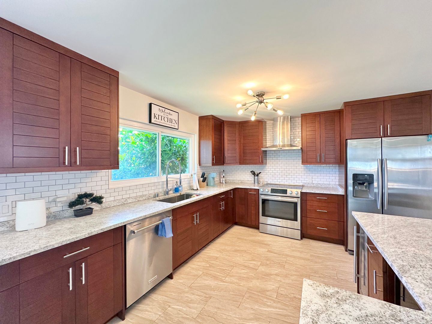 Honolulu House: 1034 Kaumoku Street