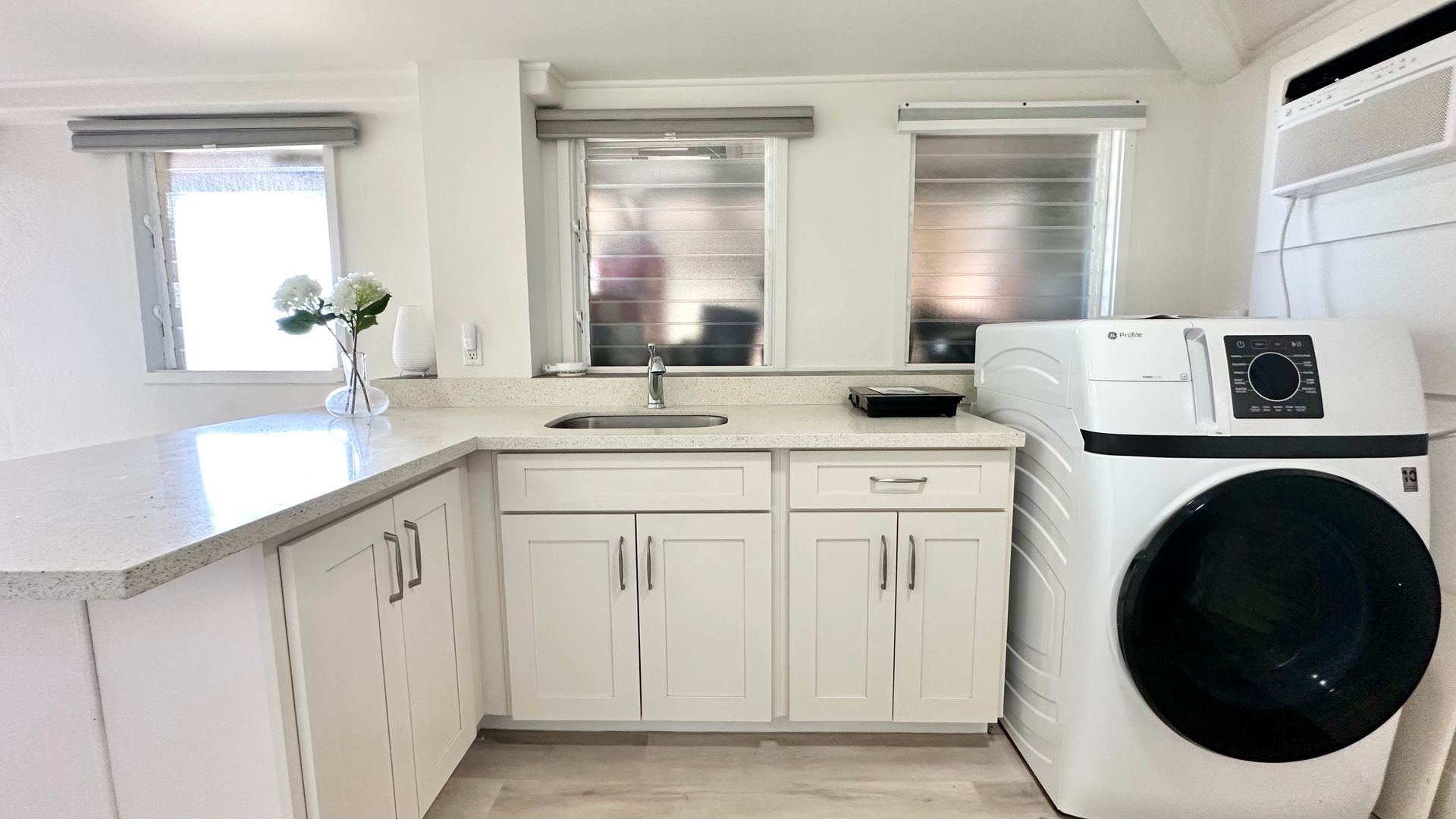 Honolulu House: 4559 Sierra Dr., Apt. B (studio)